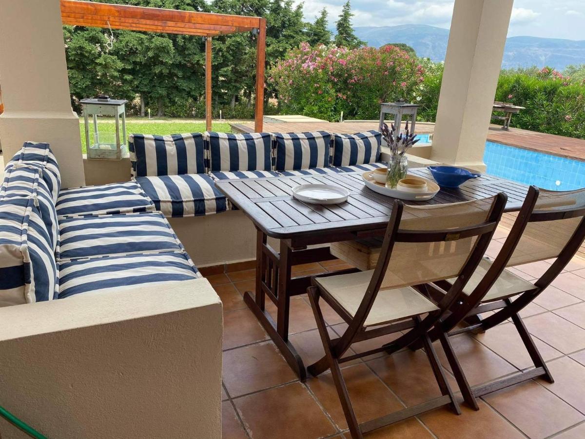Georges Villa Galaxidi, Family, Pool And Garden Extérieur photo