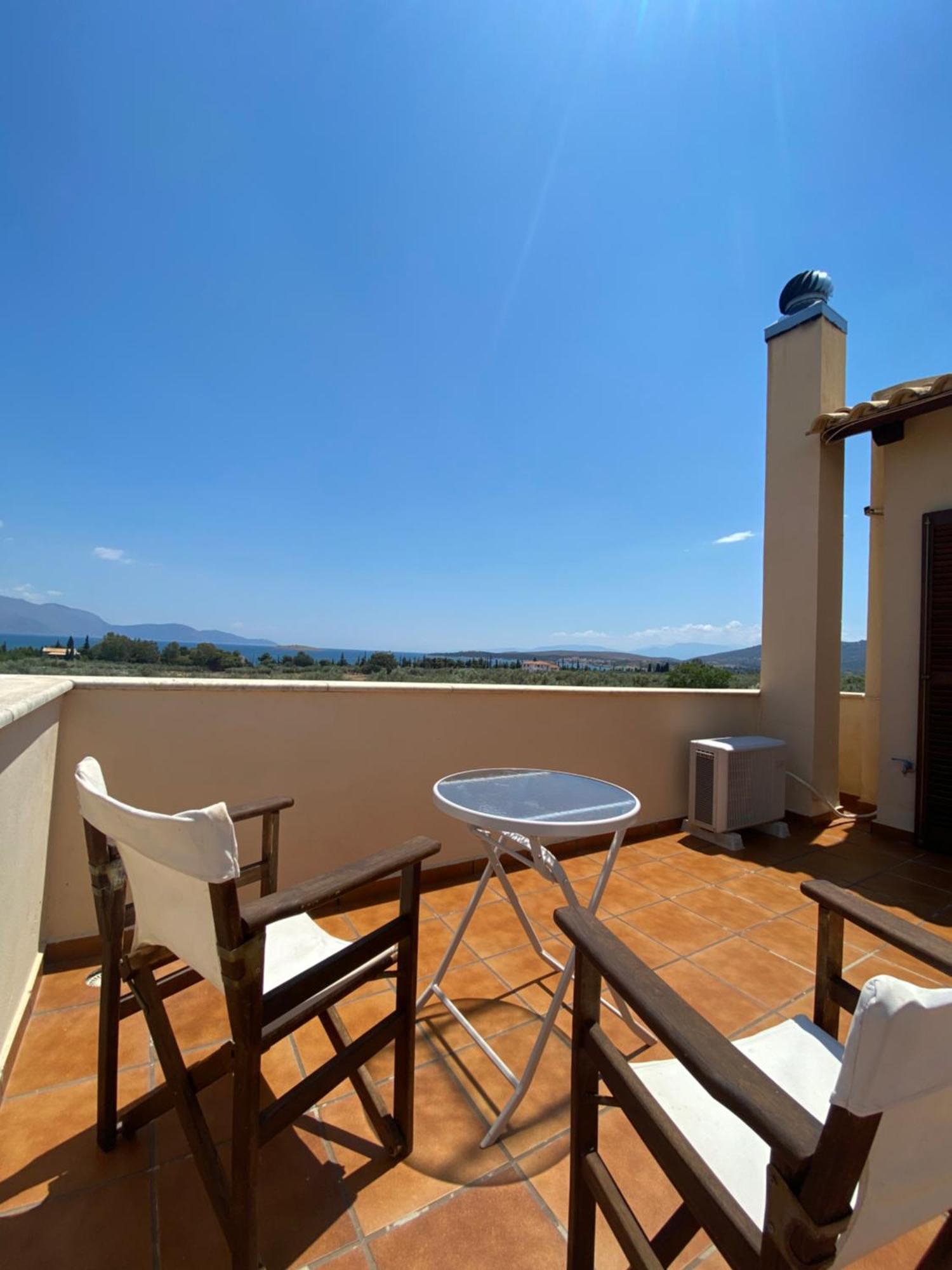 Georges Villa Galaxidi, Family, Pool And Garden Extérieur photo